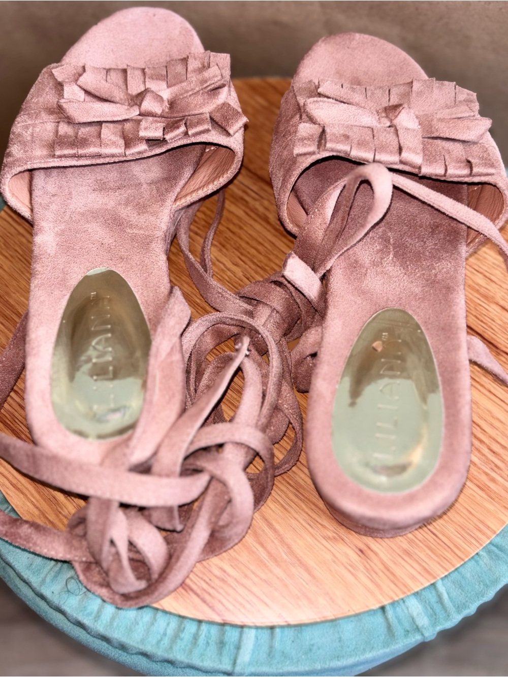 Women’s Suede Pink Fringe Bow Lace-Up Sandals. Size 8 - Picture 4 of 6